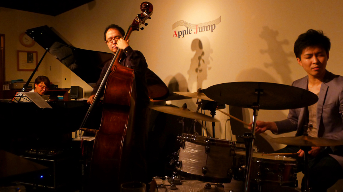 Hideaki Hori (piano) Trio with Yuhei Honkawa (bass) and Gaku Hasegawa (drums) at Apple Jump in November 2012