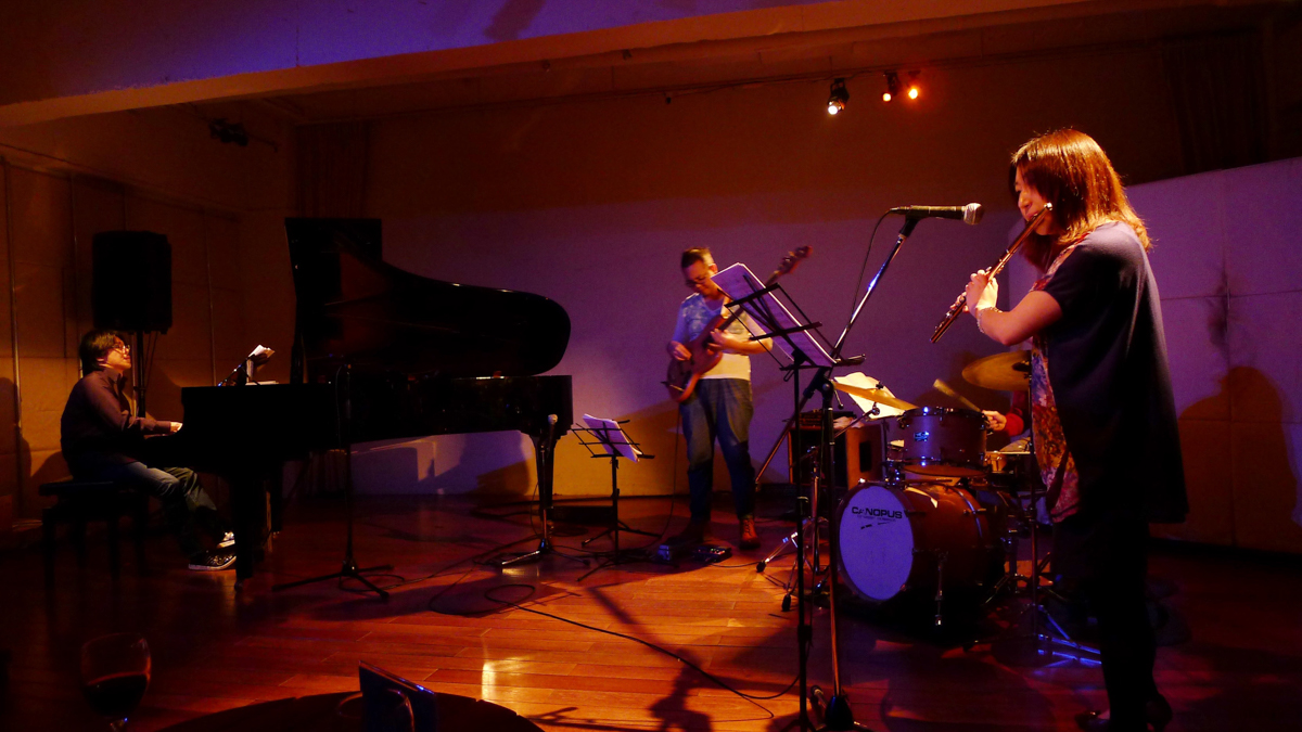 Ryoji Orihara (electric fretless bass) Group with Akemi Ohta (flute), Yuya Wakai (piano), and Manabu Hashimoto (drums) at Koen Dori Classics in 2014